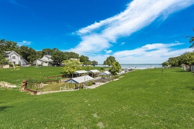 Welcome to your dream lake retreat! This beautifully updated - photo 29