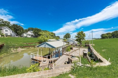 Welcome to your dream lake retreat! This beautifully updated - photo 30