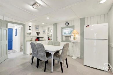 Just 3 blocks from the beach, this beautifully updated three - photo 31