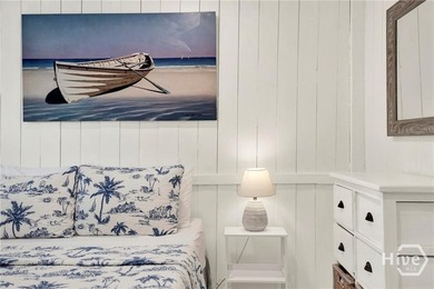 Just 3 blocks from the beach, this beautifully updated three - photo 34