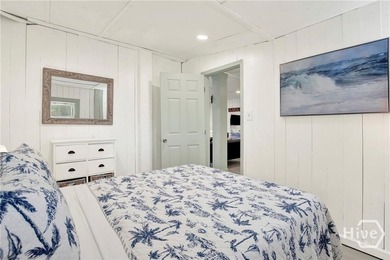 Just 3 blocks from the beach, this beautifully updated three - photo 36