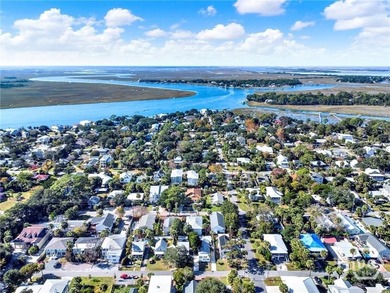 Just 3 blocks from the beach, this beautifully updated three - photo 42