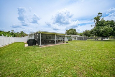 Welcome home to this beautifully updated 3 bedroom, 2 bathroom - photo 22