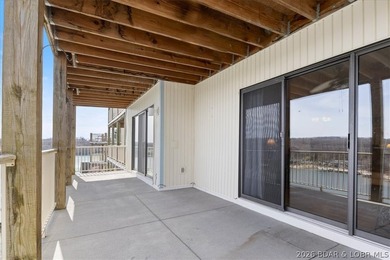 MOTIVATED SELLER! Welcome to easy lake living! This beautifully - photo 27