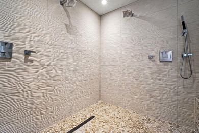 This beautiful unit has recently been renovated and offers a - photo 28