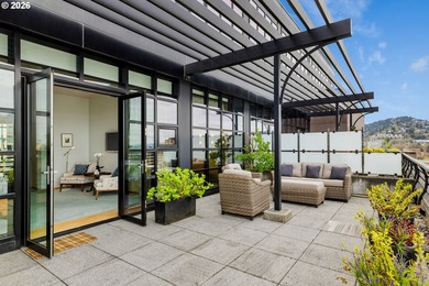 Embodying the very best of the *Pearl District lifestyle,* this - photo 33