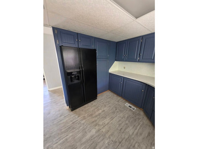 This beautiful Home is located in the heart of Salt Lake County - photo 8