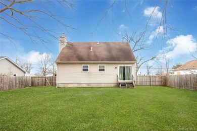 4-bedroom home with a flexible layout in Bay Shore and a - photo 6