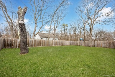 4-bedroom home with a flexible layout in Bay Shore and a - photo 8
