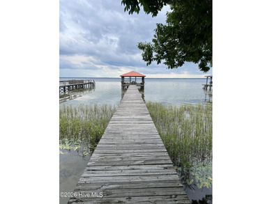 Truly incredible and remarkable property with value around every - photo 8