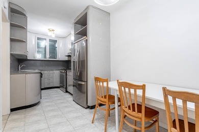Beautifully renovated 1-bedroom, 1-bathroom co-op apartment - photo 3