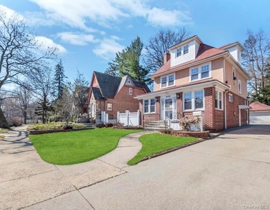 Welcome to 84-20 Charlecote Ridge, a beautifully maintained - photo 4