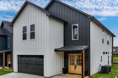 MOTIVATED SELLER WILL LOOK AT ALL OFFERS! This stunning - photo 4