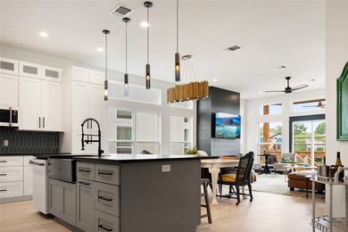 MOTIVATED SELLER WILL LOOK AT ALL OFFERS! This stunning - photo 6