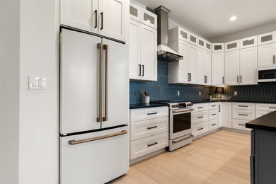 MOTIVATED SELLER WILL LOOK AT ALL OFFERS! This stunning - photo 7