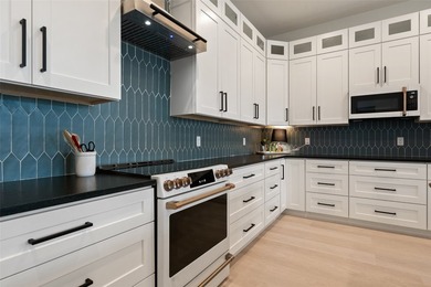 MOTIVATED SELLER WILL LOOK AT ALL OFFERS! This stunning - photo 8