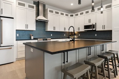 MOTIVATED SELLER WILL LOOK AT ALL OFFERS! This stunning - photo 10