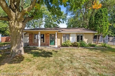 Lake Home Sale Pending in Lake Orion, Michigan