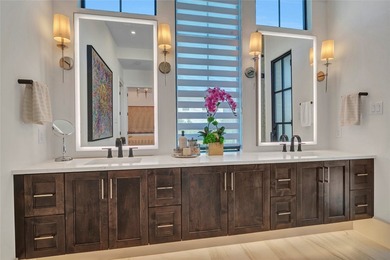 ELEVATED LIVING, EXPERTLY SCALED! This stunning SINGLE story - photo 21