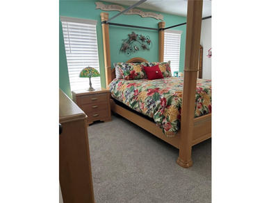 Welcome to your dream home in Oakdale Manor! This spacious - photo 22