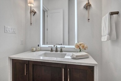 ELEVATED LIVING, EXPERTLY SCALED! This stunning SINGLE story - photo 32