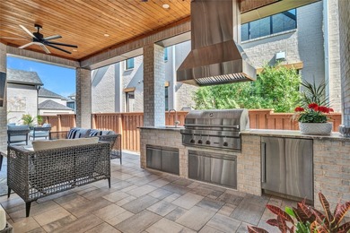 ELEVATED LIVING, EXPERTLY SCALED! This stunning SINGLE story - photo 33