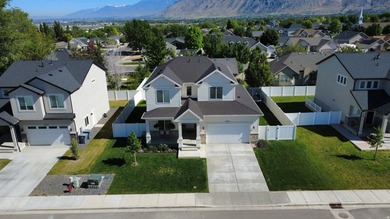 LIKE NEW IN THE HEART OF MAPLETON! This beautifully maintained - photo 2