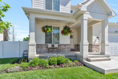 LIKE NEW IN THE HEART OF MAPLETON! This beautifully maintained - photo 3