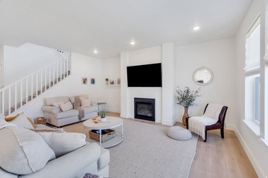 LIKE NEW IN THE HEART OF MAPLETON! This beautifully maintained - photo 7