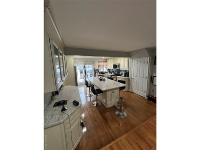 Move right into this beautifully maintained 4-bedroom, 4 - photo 7