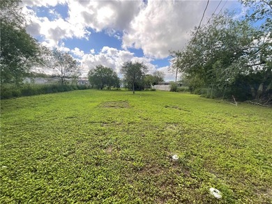 Affordable, updated, and situated on an oversized 0.26-acre lot! - photo 35