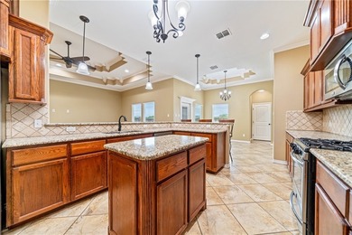 Welcome to this spacious 4-bedroom, 3-bathroom stucco home - photo 11