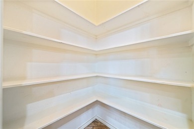 Welcome to this spacious 4-bedroom, 3-bathroom stucco home - photo 12