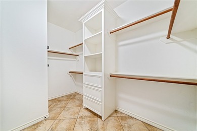 Welcome to this spacious 4-bedroom, 3-bathroom stucco home - photo 21
