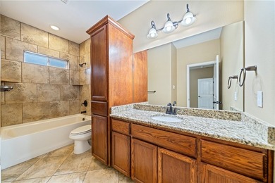 Welcome to this spacious 4-bedroom, 3-bathroom stucco home - photo 24