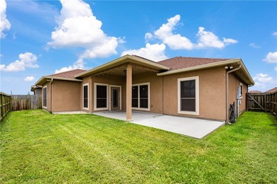 Welcome to this spacious 4-bedroom, 3-bathroom stucco home - photo 32