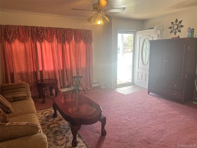 Opportunity Awaits In The Heart of Cutchogue! This 3-bedroom - photo 6