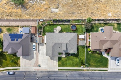 Welcome home to this beautiful Salem rambler with the space - photo 3