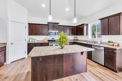 Welcome home to this beautiful Salem rambler with the space - photo 8