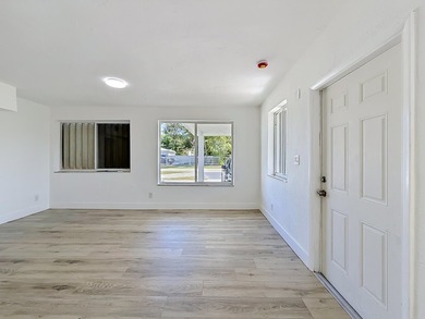 Beautifully updated 4-bedroom, 3-bathroom home with NO HOA - photo 15