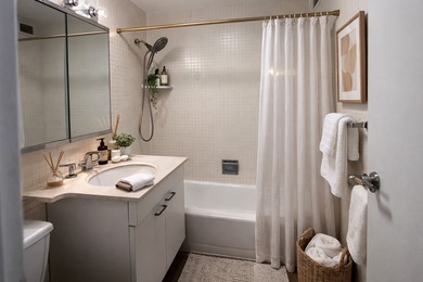 Move-in ready high floor bright junior one bed, one bath with