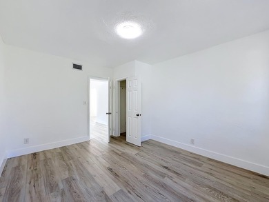 Beautifully updated 4-bedroom, 3-bathroom home with NO HOA - photo 27