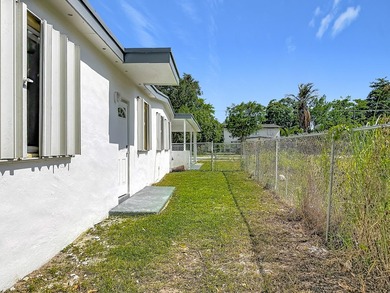 Beautifully updated 4-bedroom, 3-bathroom home with NO HOA - photo 35