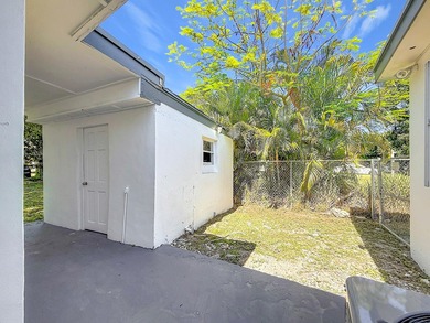 Beautifully updated 4-bedroom, 3-bathroom home with NO HOA - photo 37