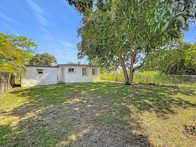 Beautifully updated 4-bedroom, 3-bathroom home with NO HOA - photo 38