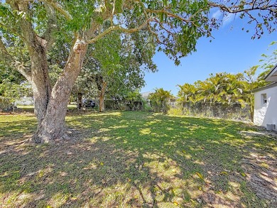 Beautifully updated 4-bedroom, 3-bathroom home with NO HOA - photo 39