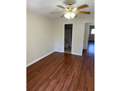 PRIME LOCATION IN A GATED COMMUNITY! THIS BEAUTIFUL TOWNHOME - photo 12