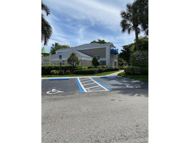 PRIME LOCATION IN A GATED COMMUNITY! THIS BEAUTIFUL TOWNHOME - photo 14