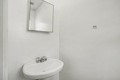 Welcome home to this well maintained 3-bedroom, 2.5 bath home in - photo 15