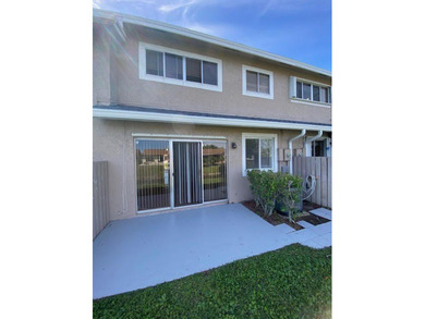 PRIME LOCATION IN A GATED COMMUNITY! THIS BEAUTIFUL TOWNHOME - photo 17